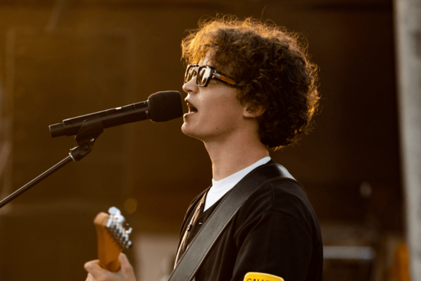 JakDel Wraps Listeners in Warmth and Melancholy on ‘Sunfade’