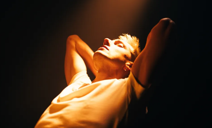 The return of summer vibes and sunny mood with ‘What I Miss Most’ by Brian Walker
