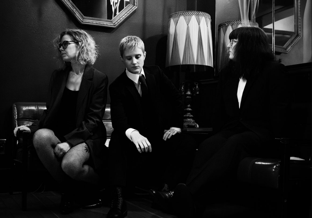 Darkswoon’s ‘Thread’ Is a Dark Pop That Pulls You Into Its Current and Refuses to Let Go
