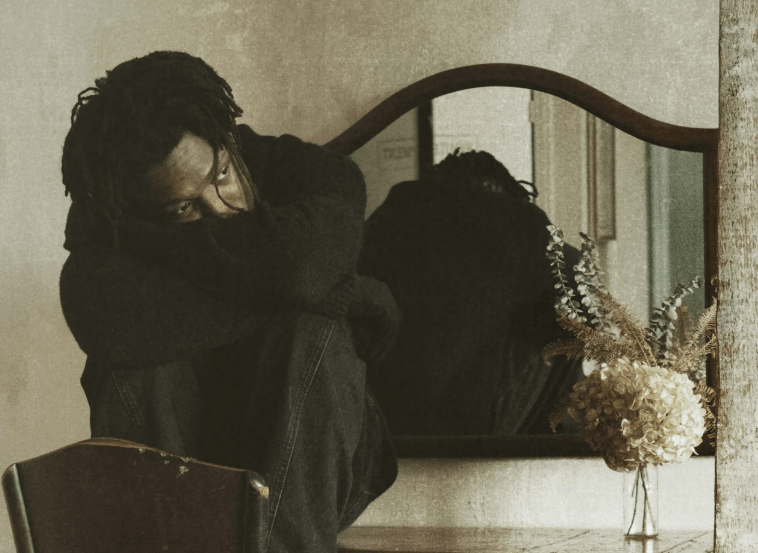 ‘Trading Places’ by Evenson: A Minimalist Confession Wrapped in&nbsp;Atmosphere