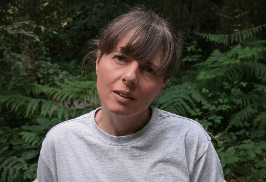 Zoe Konez Just Redefined Intimate Songwriting With ‘Nudge (And You Need To Hear&nbsp;It)